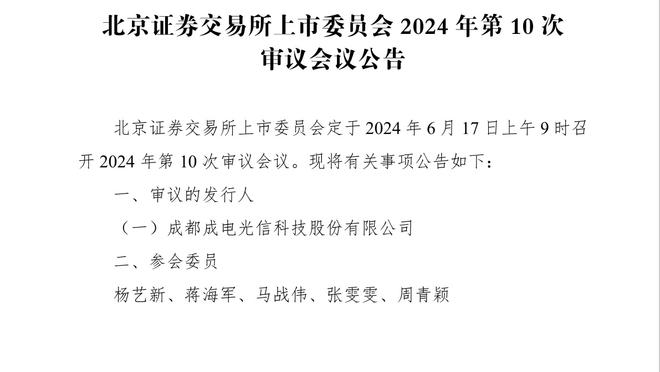 千万别让凯恩看到了！沃克拿曼城五冠王奖杯耍杂技！